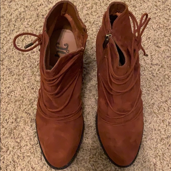 Boots - Picture 2 of 6